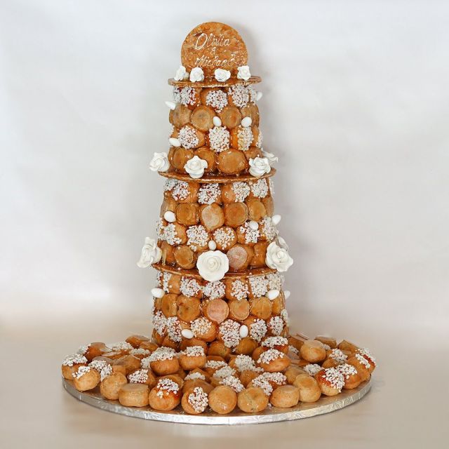 Croquembouche, a classic french wedding cake, is a beautiful tower of tiny choux wrapped in delicious golden caramel and filled with yummy creme patissiere! Order this masterpiece prepared by our #patisserielacigogne expert pâtissier for your celebrations!! 🎉🌸💐💕