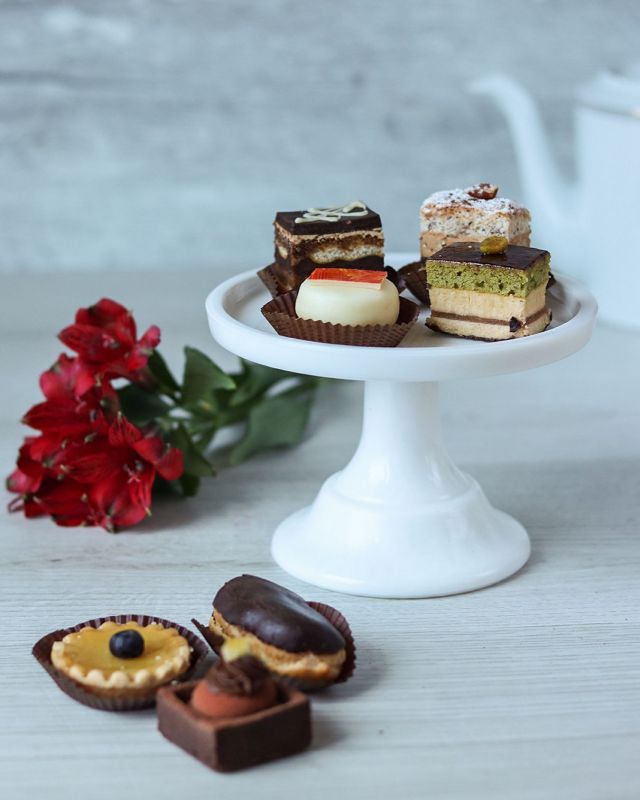 When It Comes To Holiday Treats, We Say The More, The Merrier, Especially If We'Re Talking About These Petite Cakes!🧁🍰🥮